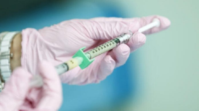 Grazie al vaccino anti-Covid meno infarti, scompenso e morti cardiovascolari. Il nuovo studio